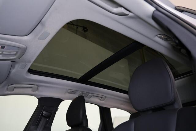 Volvo XC60 T6 Recharge AWD Plus Dark - Panorama/schuifdak - IntelliSafe Assist & Surround - Parkeercamera achter - Verwarmde voorstoelen, stuur & achterbank - Parkeersensoren voor & achter - Elektr. bedienb. voorstoelen met geheugen - Draadloze tel. lader - Standkac