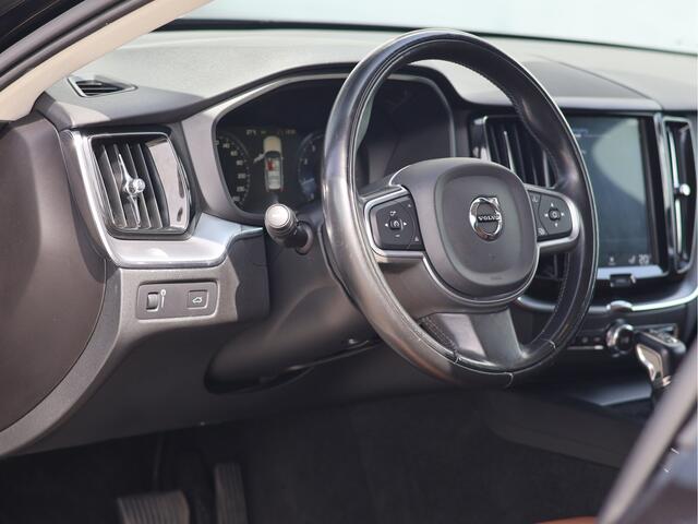 Volvo XC60 2.0 T4 Momentum Pro Polestar Engineered | Bruin Leder | Trekhaak 2.300KG | Camera | CarPlay