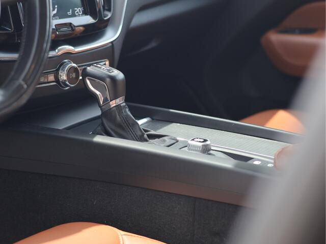 Volvo XC60 2.0 T4 Momentum Pro Polestar Engineered | Bruin Leder | Trekhaak 2.300KG | Camera | CarPlay