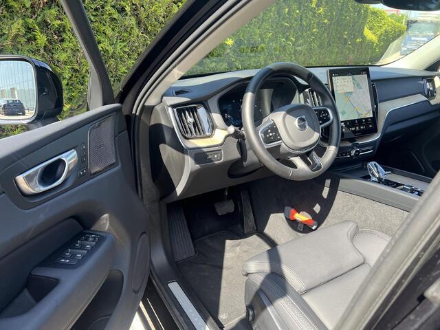 Volvo XC60 T6 Plug-in hybrid AWD Plus Dark | Blis | Elektrische stoelen | Pano dak | Trekhaak | Stuur en Stoel verwarming | Harman Kardon audio | Keyless | 360 camera | Google |