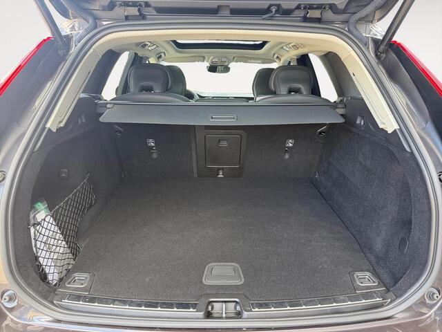 Volvo XC60 2.0 T6 Plug-in hybrid AWD Plus Bright | Full-LED koplampen | 360 Camera | Panoramadak | Stoelverwarming |