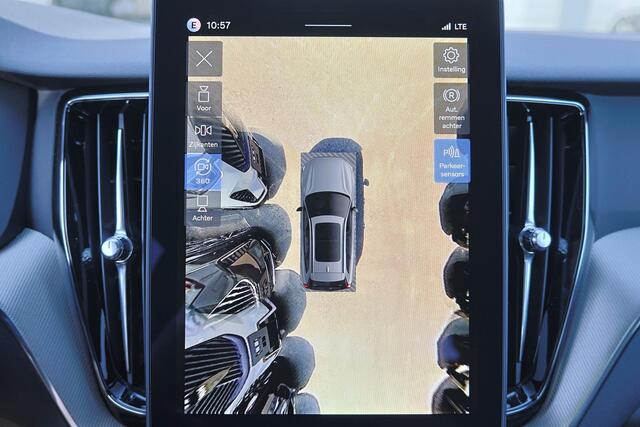 Volvo XC60 T6 Recharge AWD Plus Black Edition - Panorama/schuifdak - IntelliSafe Assist & Surround - 360º Camera - Harman/Kardon audio - Verwarmde voorstoelen, stuur & achterbank - Parkeersensoren voor & achter - Elektr. bedienb. voorstoelen met geheugen - Head up d