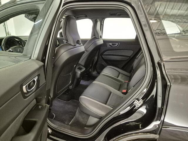 Volvo XC60 2.0 B5 R-Design | 360° Camera | Adaptieve cruise | BLIS | Power seat | Memory | Trekhaak | Keyless enty/start | Apple carplay/android auto |