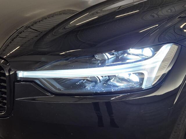 Volvo XC60 2.0 B5 R-Design | 360° Camera | Adaptieve cruise | BLIS | Power seat | Memory | Trekhaak | Keyless enty/start | Apple carplay/android auto |