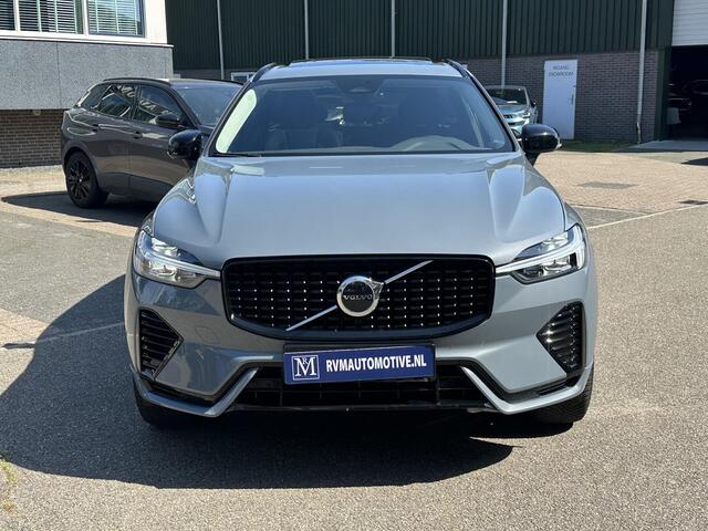 Volvo XC60 2.0 T6 Plug-in hybrid AWD Plus Dark | BOMVOL!! | 22K KM!! | STOEL STUURVERWARMING | PANO | ELEK. TREKHAAK | ADAP. CRUISRE | MEM. STOELEN | ACHTERBANK VERWARMD | ELEK. ACHTERKLEP | 12 MND BOVAG GARANTIE | DEALER ONDERHOUDEN |