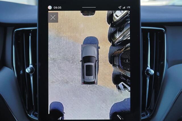 Volvo XC60 T6 Recharge AWD Plus Black Edition - Panorama/schuifdak - IntelliSafe Assist & Surround - 360º Camera - Harman/Kardon audio - Adaptieve LED koplampen - Verwarmde voorstoelen, stuur & achterbank - Parkeersensoren voor & achter - Elektr. bedienb. voorstoele
