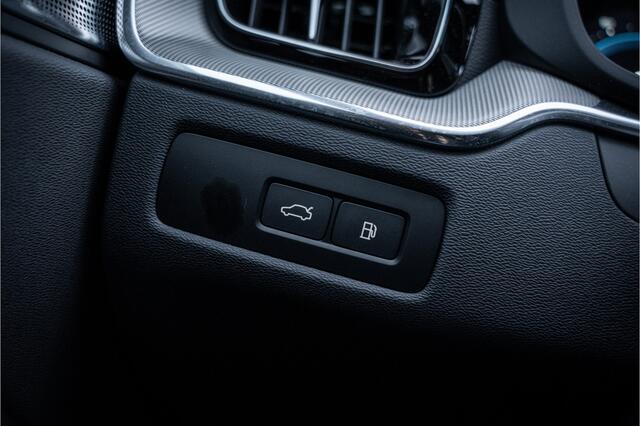 Volvo XC60 T8 Recharge AWD Ultra Black Edition ** Ventilatie ** B&W ** Massage ** 360 camera ** Trekhaak