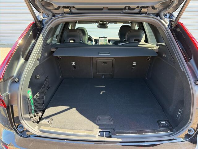 Volvo XC60 2.0 T6 Plug-in hybrid AWD Ultra Black Edition / Luchtvering / B&W Audio / Rondomzicht camera / cruise control adaptief /