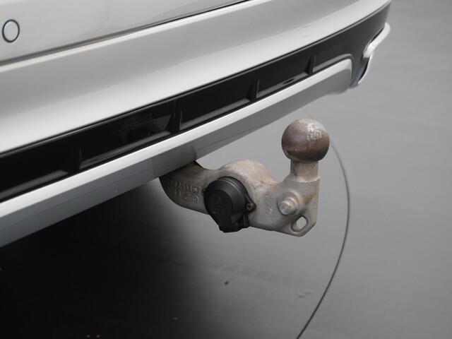 Volvo XC60 2.0 T6 Plug-in hybrid AWD R-Design Trekhaak/Panodak/Stoelventilatie etc.