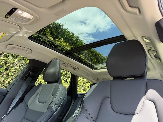 Volvo XC60 2.0 T6 Plug-in hybrid AWD Plus Dark | Panoramadak | Trekhaak | HUD | Memory | Harman Kardon |