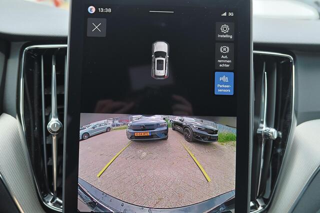 Volvo XC60 T6 Recharge AWD Plus Black Edition - IntelliSafe Assist & Surround - Harman/Kardon audio - Parkeercamera achter - Verwarmde voorstoelen, stuur & achterbank - Parkeersensoren voor & achter - Elektr. bedienb. voorstoelen met geheugen - Draadloze tel. lader 