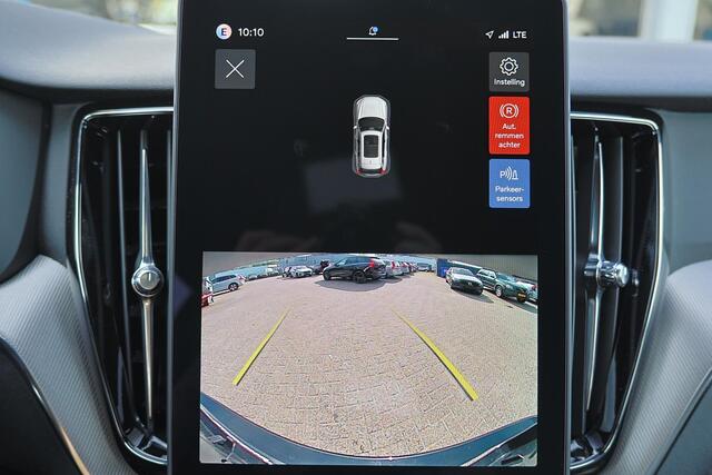 Volvo XC60 T6 Recharge AWD Plus Dark - IntelliSafe Assist & Surround - Harman/Kardon audio - Parkeercamera achter - Verwarmde voorstoelen, stuur & achterbank - Parkeersensoren voor & achter - Elektr. bedienb. voorstoelen met geheugen - Draadloze tel. lader - Extra g