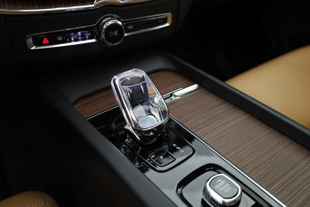 Volvo XC60 T6 Plug-in hybrid Plus Dark | SOH 99.6% | Pano | Stoelventilatie | 360cam | Memory Seats | H&K Audio | Stoel-Stuurverw. | Adapt. Cruise x