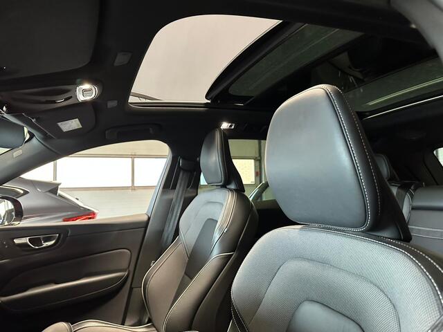 Volvo XC60 2.0 Recharge T8 AWD R-Design | Trekhaak | Panoramisch Schuif/-Kanteldak | Harman/Kardon | Getint Glas | Parkeercamera | Stoelverwarming voor & achter | Stuurverwarming |