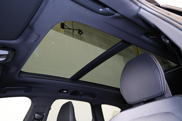 Volvo XC60 T6 Recharge AWD Plus Black Edition - Panorama/schuifdak - IntelliSafe Assist & Surround - 360º Camera - Harman/Kardon audio - Verwarmde voorstoelen, stuur & achterbank - Parkeersensoren voor & achter - Elektr. bedienb. voorstoelen met geheugen - Head up d