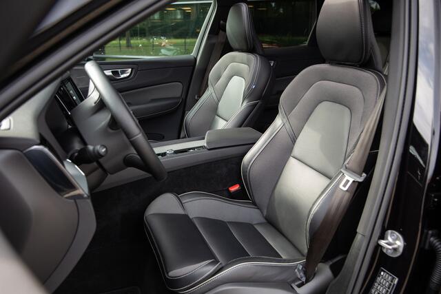 Volvo XC60 2.0 T8 Plug-in hybrid AWD Plus Black Edition , Panoramadak, Trekhaak, Nappaleer, Harman&Kardon, Stuurverwarming