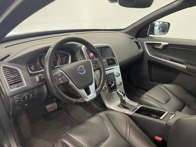 Volvo XC60 2.0 T5 FWD Polar+ Automaat Panoramadak Trekhaak Navigatie Camera Parkeersensoren Cruise Control Stoelverwarming Elektrische achterklep Memory stoelen Climate Control Lichtmetalen velgen