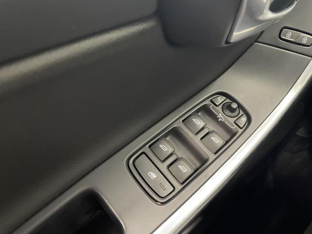 Volvo XC60 2.0 T5 FWD Polar+ Automaat Panoramadak Trekhaak Navigatie Camera Parkeersensoren Cruise Control Stoelverwarming Elektrische achterklep Memory stoelen Climate Control Lichtmetalen velgen