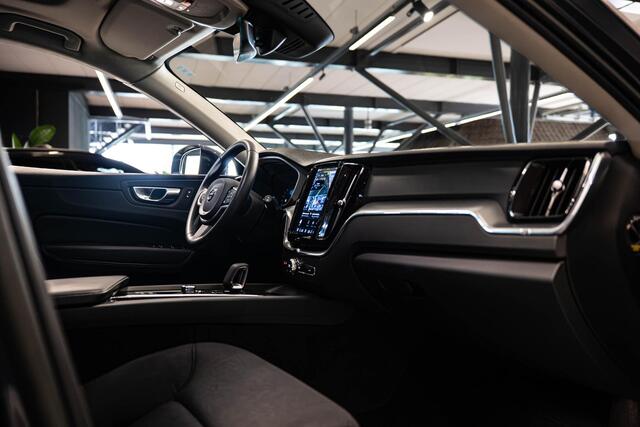 Volvo XC60 2.0 T6 Plug-in hybrid AWD Essential Edition Bright Schuifdak | Camera