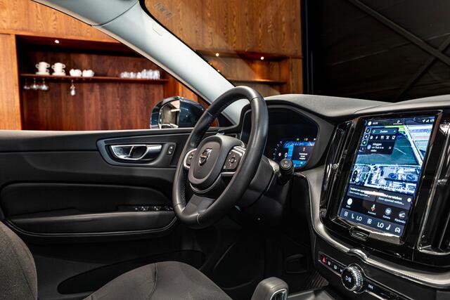Volvo XC60 2.0 T6 Plug-in hybrid AWD Essential Edition Bright Schuifdak | Camera