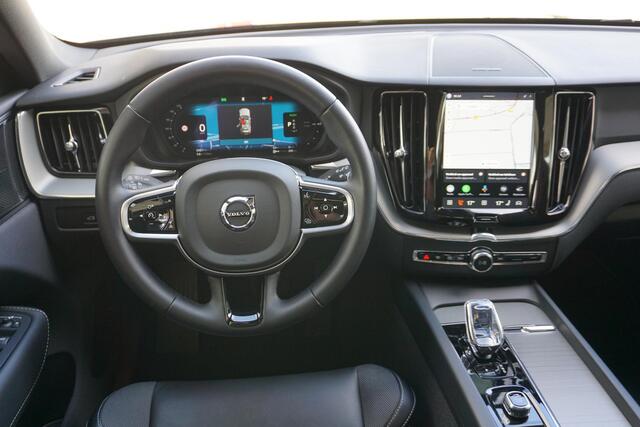 Volvo XC60 2.0 T6 Plug-in hybrid AWD Plus Black Edition | Pano | H&K | 360 | LED