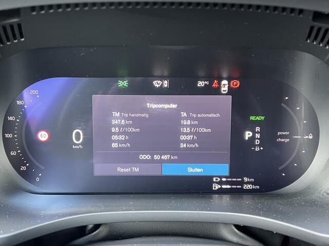 Volvo XC60 2.0 T8 455 pk Plug-in hybrid AWD Ultimate Black Edition Trekhaak Panoramadak Bowers en Wilkins Audio Elektrische Sportstoelen 21 Inch Velgen 360 Camera Head-Up Display Apple Carplay Extra Getint Glas Navigatie Long Range 1e Eigenaar BTW Auto