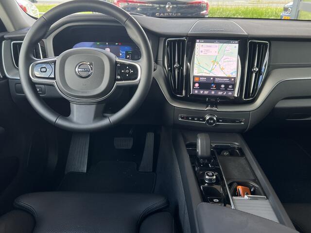 Volvo XC60 2.0 T6 350 pk Plug-in hybrid AWD Ultra Bright Panoramadak Harman Kardon Audio Leer Elektrische Comfortstoelen 20 Inch Velgen 360 Camera Navigatie Head-Up Display Apple Carplay Extra Getint Glas Long Range 1e Eigenaar BTW Auto