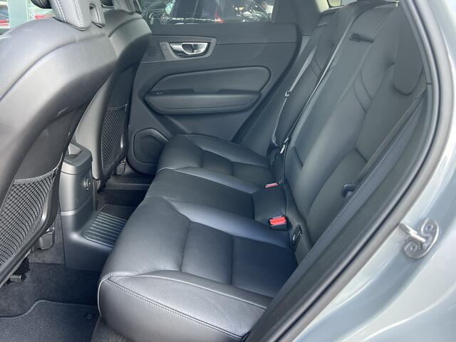 Volvo XC60 2.0 T6 350 pk Plug-in hybrid AWD Ultra Bright Panoramadak Harman Kardon Audio Leer Elektrische Comfortstoelen 20 Inch Velgen 360 Camera Navigatie Head-Up Display Apple Carplay Extra Getint Glas Long Range 1e Eigenaar BTW Auto