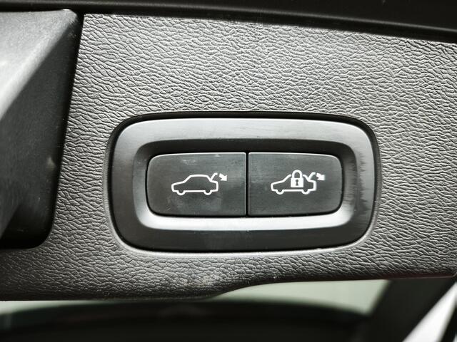 Volvo XC60 2.0 T6 Plug-in hybrid AWD Plus Bright 350PK SOH 95,9% | Elek. Trekhaak | Panoramadak | Adaptieve Cruise Control | Memory Seats | Leder| Dodehoekdetectie