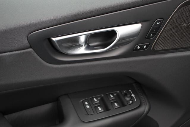 Volvo XC60 2.0 T6 Plug-in hybrid AWD Plus Dark Automaat Leder Navigatie Google Harman Kardon Panorama dak Lichtmetalen Velgen 19" Dab Stoelverwarming Camera Led