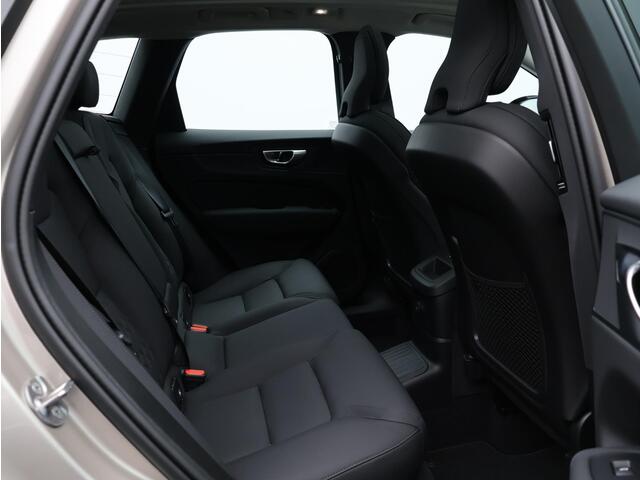 Volvo XC60 T6 AWD Plug-in hybrid Ultra Dark / Trekhaak / Luchtvering / Panoramadak / Head-Up Display / Harman Kardon / 360 Camera / Stoel+Stuurverwarming / BLIS /