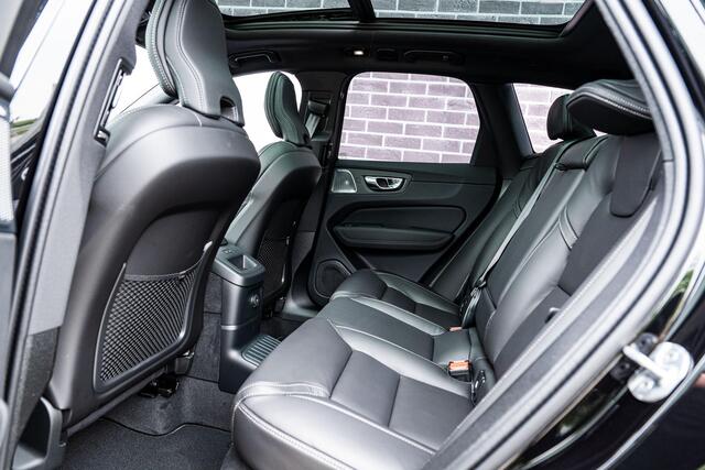 Volvo XC60 2.0 T8 Plug-in hybrid AWD Ultra Dark Executive Edition | Luchtvering | 22" | Gelamineerd Glas | Bowers & Wilkins | Stoelmassage & Ventilatie |