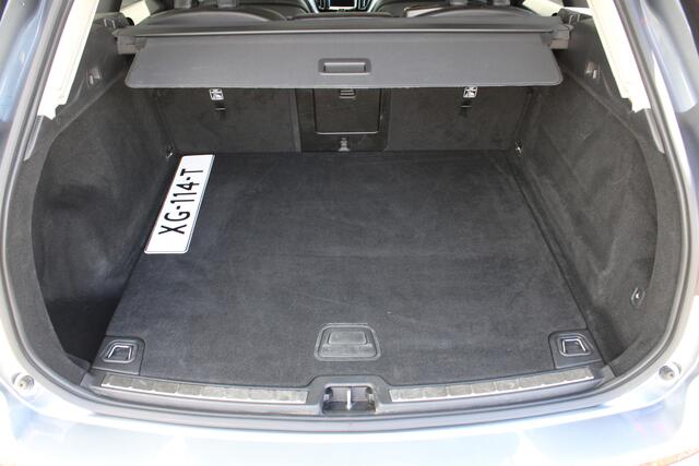 Volvo XC60 T5 251PK Automaat Momentum | El. Trekhaak | DAB-Audio | Verw. Voorstoelen | AppleCarplay | Climate control |