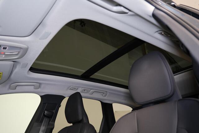 Volvo XC60 T6 Recharge AWD Plus Bright - Panorama/schuifdak - IntelliSafe Assist & Surround - 360º Camera - Harman/Kardon audio - Adaptieve LED koplampen - Verwarmde voorstoelen, stuur & achterbank - Parkeersensoren voor & achter - Elektr. bedienb. voorstoelen met g