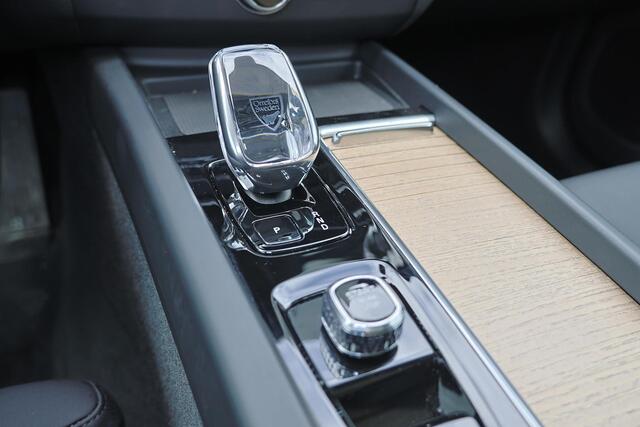 Volvo XC60 T6 Recharge AWD Plus Bright - Panorama/schuifdak - IntelliSafe Assist & Surround - 360º Camera - Harman/Kardon audio - Adaptieve LED koplampen - Verwarmde voorstoelen, stuur & achterbank - Parkeersensoren voor & achter - Elektr. bedienb. voorstoelen met g