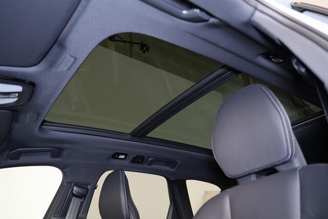 Volvo XC60 T8 Recharge AWD Ultra Black Edition Exec - Luchtvering - Panorama/schuifdak - IntelliSafe Assist & Surround - 360º Camera - Bowers & Wilkins audio - Adaptieve LED koplampen - Verwarmde voorstoelen, stuur & achterbank - Parkeersensoren voor & achter - Elek