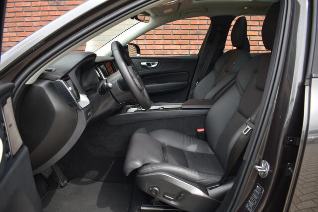 Volvo XC60 T6 350PK Plug-in hybrid AWD Ultra Dark | Head Up Display | Panoramadak |