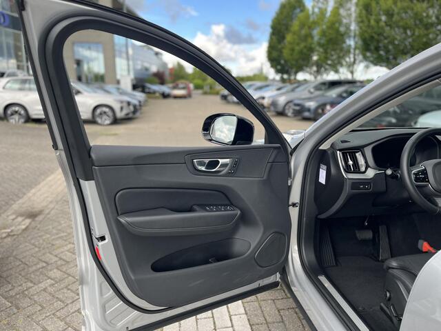 Volvo XC60 T6 Plug-in hybrid AWD Plus Dark | Panoramadak | Trekhaak | 360 Graden Camera | Memoryseats |