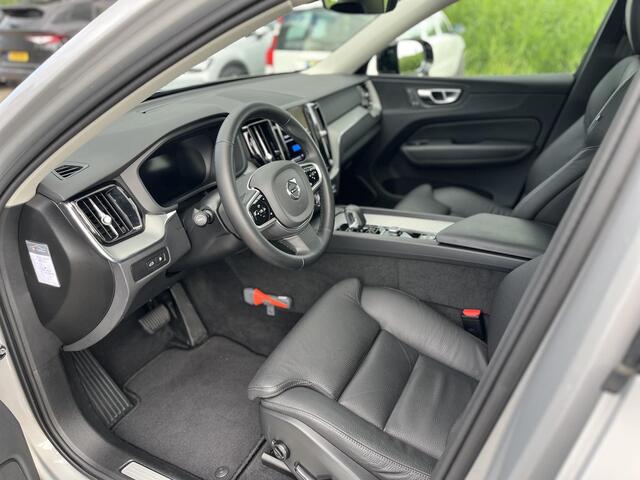 Volvo XC60 T6 Plug-in hybrid AWD Plus Dark | Panoramadak | Trekhaak | 360 Graden Camera | Memoryseats |