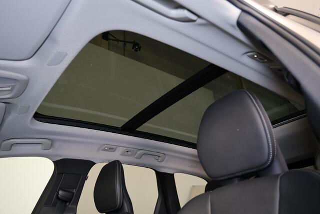 Volvo XC60 T8 Recharge AWD Ultimate Bright - Luchtvering - Panorama/schuifdak - IntelliSafe Assist & Surround - 360º Camera - Bowers & Wilkins audio - Adaptieve LED koplampen - Verwarmde voorstoelen, stuur & achterbank - Parkeersensoren voor & achter - Elektr. bedie