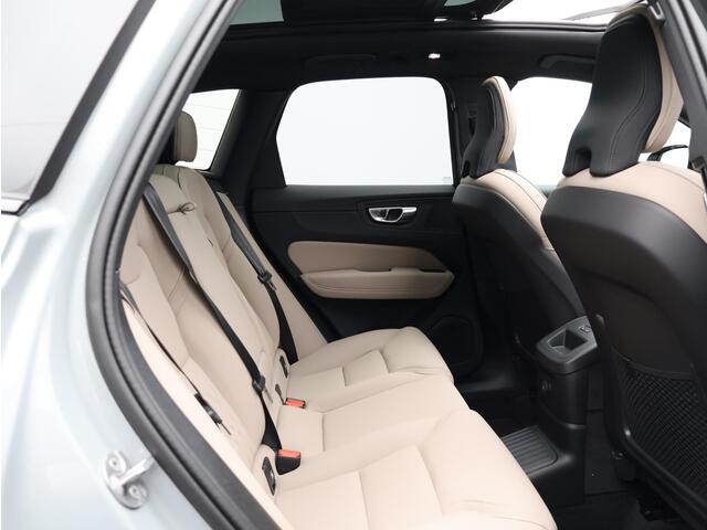 Volvo XC60 2.0 T6 Plug-in hybrid AWD Plus Dark / Pano. dak / Harman Kardon Audio / all season banden / Stoel- + stuurwielverwarming / Elektr. stoelverstelling / BLIS /
