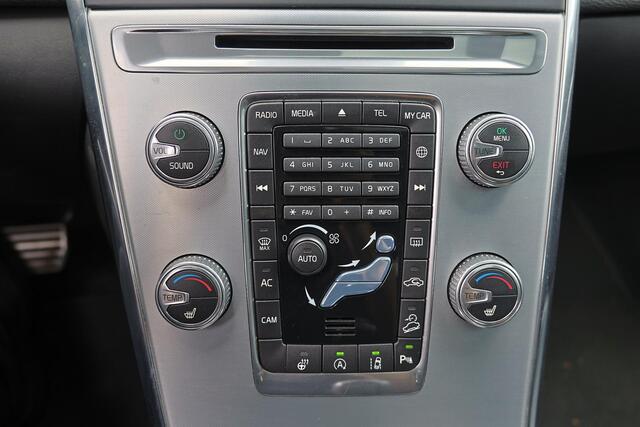 Volvo XC60 T6 PolarPlus - Panorama/schuifdak - IntelliSafe Assist & Surround - bi-xenon koplampen - Parkeercamera achter - Verwarmde voorstoelen, stuur & achterbank - Parkeersensoren voor & achter - Elektr. bedienb. bestuurdersstoel met geheugen - Volvo On Call - Ex