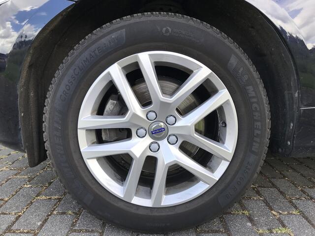 Volvo XC60 2.0 T5 FWD Polar+ Automaat | Rijklaar incl garantie | Panoramadak Trekhaak afneembaar Standkachel