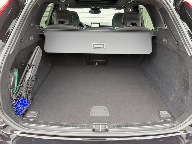 Volvo XC60 T6 Plug-in AWD Plus Black Edition / Panoramadak / 360 camera / Harman/Kardon /