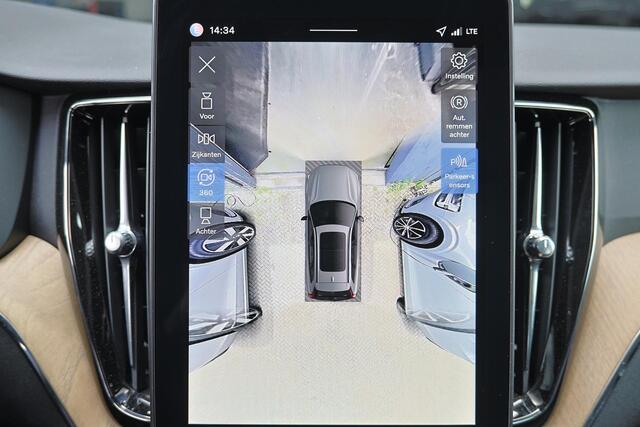 Volvo XC60 T6 Recharge AWD Plus Bright - Panorama/schuifdak - IntelliSafe Assist & Surround - 360º Camera - Harman/Kardon audio - Adaptieve LED koplampen - Verwarmde voorstoelen, stuur & achterbank - Parkeersensoren voor & achter - Elektr. bedienb. voorstoelen met g