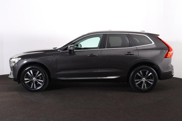 Volvo XC60 T6 Recharge AWD Core Bright - Panorama/schuifdak - IntelliSafe Assist & Surround - Adaptieve LED koplampen - Parkeercamera achter - Verwarmde voorstoelen, stuur & achterbank - Parkeersensoren voor & achter - Draadloze tel. lader - Standkachel - Extra geti