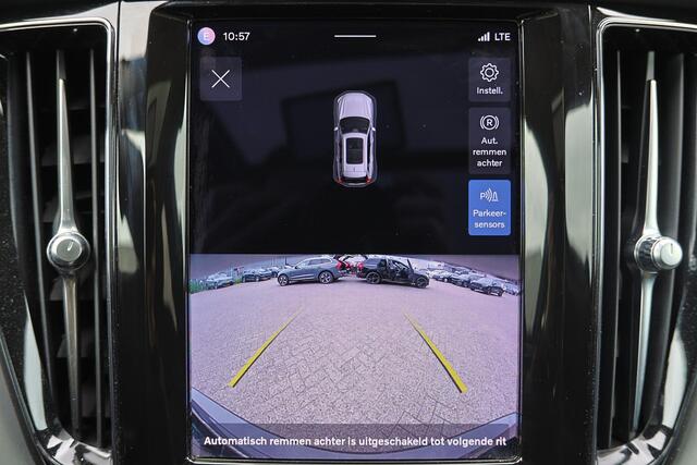 Volvo XC60 T6 Recharge AWD Core Bright - Panorama/schuifdak - IntelliSafe Assist & Surround - Adaptieve LED koplampen - Parkeercamera achter - Verwarmde voorstoelen, stuur & achterbank - Parkeersensoren voor & achter - Draadloze tel. lader - Standkachel - Extra geti