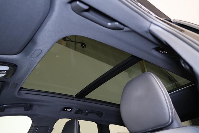 Volvo XC60 T8 Recharge AWD Plus Black Edition - Luchtvering - Panorama/schuifdak - IntelliSafe Assist & Surround - 360º Camera - Harman/Kardon audio - Adaptieve LED koplampen - Verwarmde voorstoelen, stuur & achterbank - Parkeersensoren voor & achter - Elektr. bedie