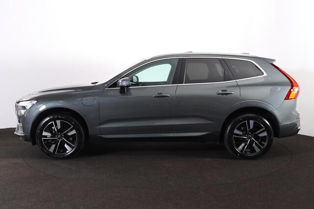 Volvo XC60 T6 Recharge AWD Plus Bright - Panorama/schuifdak - IntelliSafe Assist & Surround - 360º Camera - Harman/Kardon audio - Adaptieve LED koplampen - Verwarmde voorstoelen, stuur & achterbank - Parkeersensoren voor & achter - Elektr. bedienb. voorstoelen met g