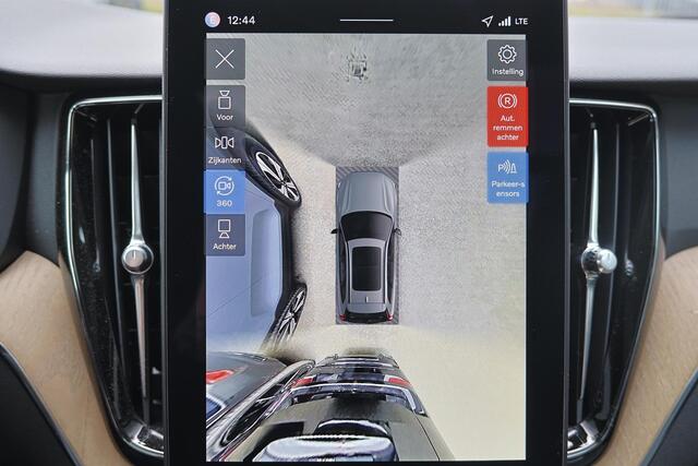 Volvo XC60 T6 Recharge AWD Plus Bright - Panorama/schuifdak - IntelliSafe Assist & Surround - 360º Camera - Harman/Kardon audio - Adaptieve LED koplampen - Verwarmde voorstoelen, stuur & achterbank - Parkeersensoren voor & achter - Elektr. bedienb. voorstoelen met g